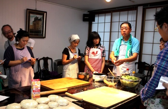 香港出身の遅さんによる水餃子講習会。
